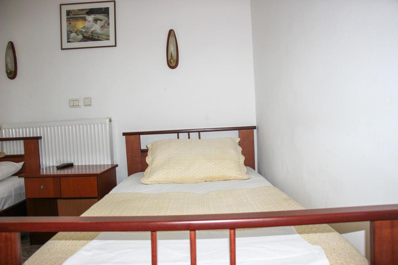 Hotel Bleta Gjirokaster Bagian luar foto